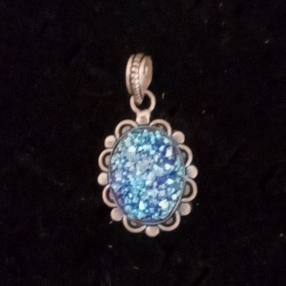 Pendant - Picture 1 of 1